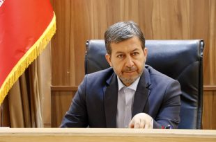 به گزارش اخبار ملت: او با ظاهری آرام، اما باطنی پرشور، حقیقتاً در حال دوندگی خستگی ناپذیر است؛ به تمام نقاط سرکشی می‌کند و از جزئیات امور آگاه می‌شود.